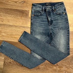 A&F Simone High Rise Super Skinny size 0/25R